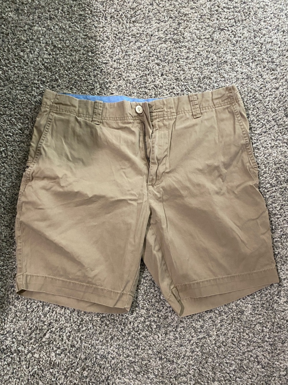 Roundtree & Yorke Men's Khaki Flat-Front Casual Shorts